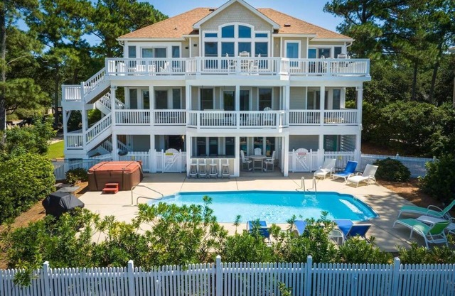Corolla Light Soundfront w/ Pool, Hot tub & more!