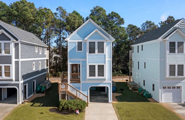 Corolla Premier: Short Walk to the Beach Through Pathway