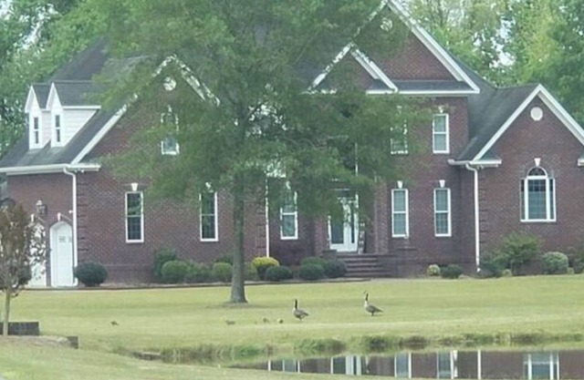 Corporate/event/vacation rental 3br 2.5bt gym indoor hibachi 12 acres Sleeps 6-8