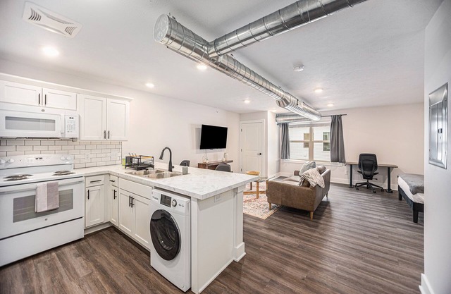 Corporate Housing for Traveling Professionals - EXTENDED STAYS