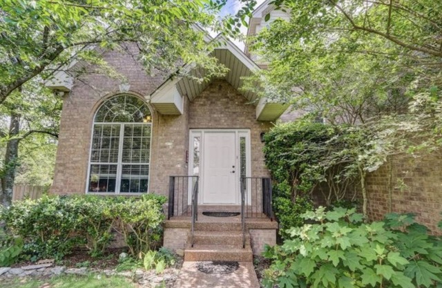 Corporate Rental-4 Bedroom House in Nashville on End of Culdesac.