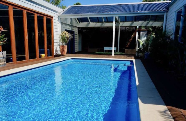 CORSAIR BREEZE Family Getaway avec piscine creusée chauffée.