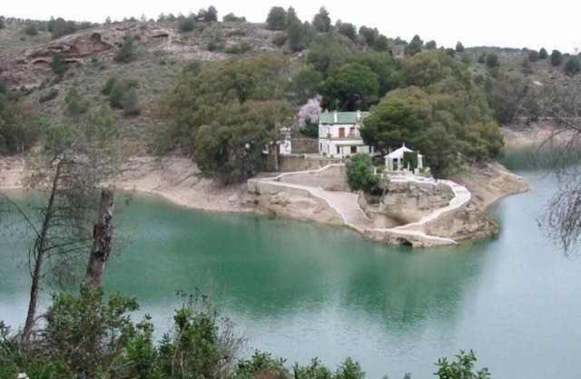 CORTIJO QUINTILLO surplombant la RIVIÈRE GUADALHORCE