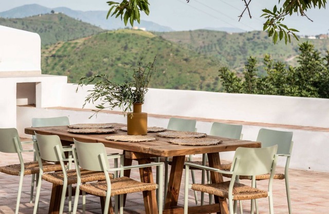 Cortijo Rural Fandango 3 - Pool and Mountain