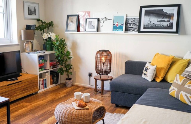Cosmopolitan Totnes a charming couple's getaway