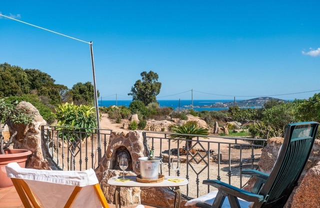 COSTA SMERALDA Villa jumelée avec vue sur la mer dans la zone supérieure de Cannigione
