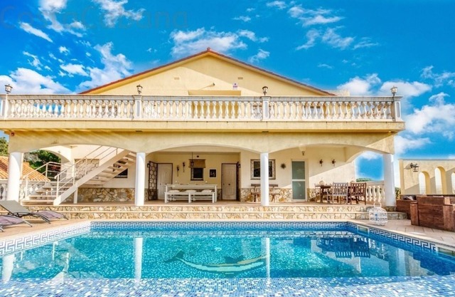 Belle villa contemporaine avec une terrasse très agréable avec piscine privée!