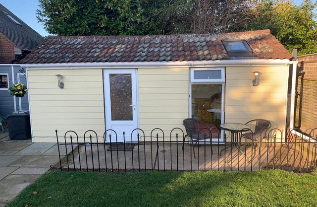 Cosy 1 Bed Garden Annexe