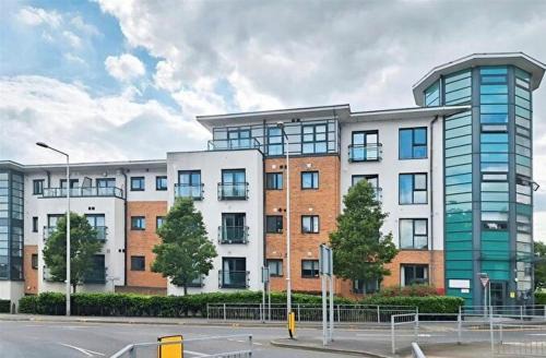 Cosy 1-Bedroom Apartment in Central Grays with Parking & Excellent Transport Links
