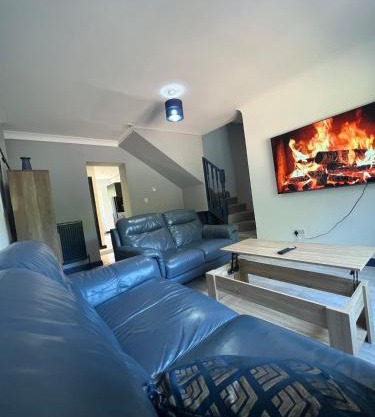 Cosy 1 Bedroom House with Parking