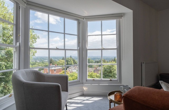 Cosy 1BD in Malvern With Stunning Views!