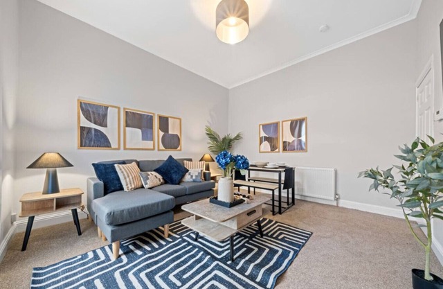 Cosy 2 bed apartment in quiet area