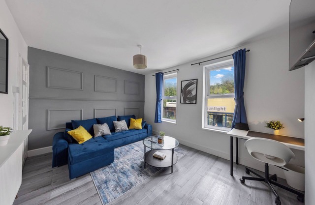 Cosy 2-Bed Home in the heart of Medway l Sleeps 5