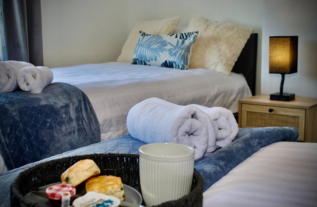 Cozy 2-Bed Home, St Helens | Sleeps 5 | Free WiFi