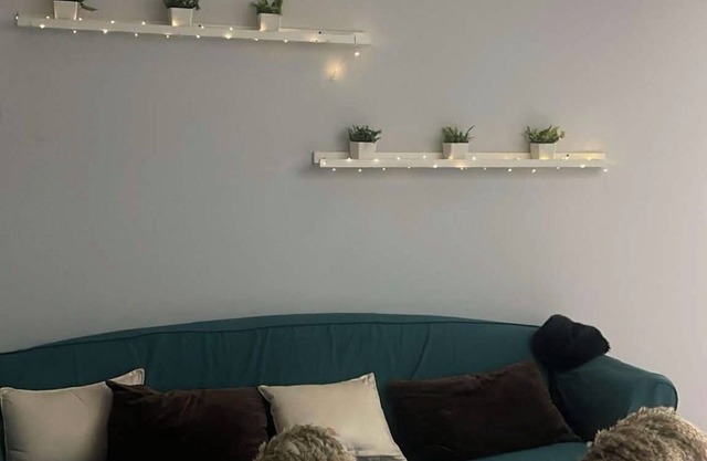 COSY 2-BEDROOM STUDIO IN DEGLA: private entrance and garden in central location