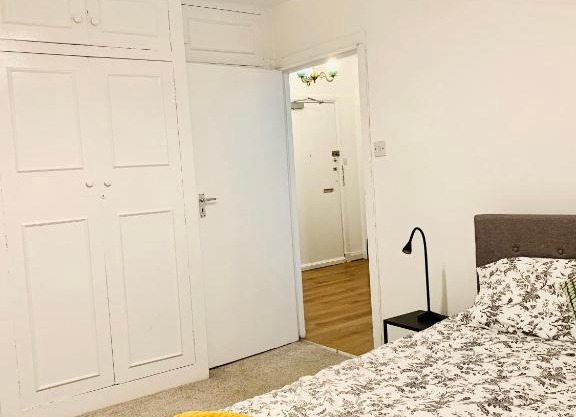 Cosy 2 bedroom apartment in Swiss Cottage.