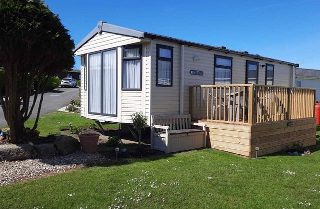 Cosy 2 Bedroom static on a Caravan Holiday Park in the heart of Cornwall