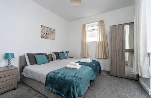 Cosy 2Bed Apt with Free Street Parking