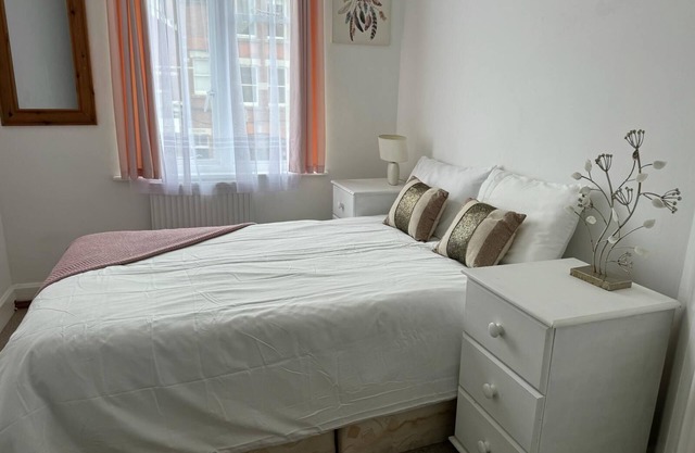 Cosy 3-Bed Apartment in Hythe High Street