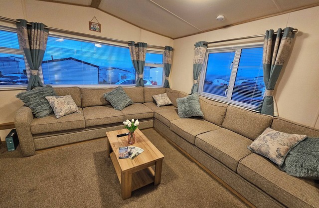 Cosy 3 Bed 8 Berth Caravan In Berwick Holiday Park