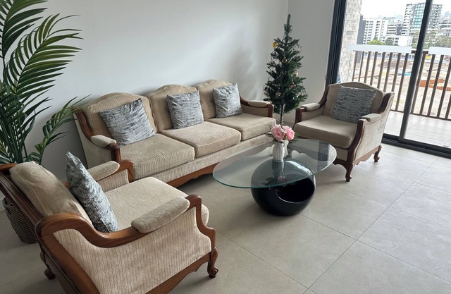 Cosy 3-Bed Room 2 bathroom 5 minutes to Swimming and Gym at Rosebery Apartment