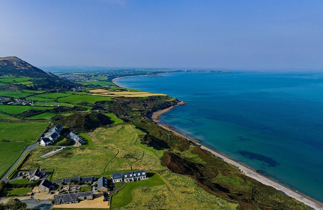 Cosy, 3-bedroom cottages with uninterrupted views of the sparkling Llyn Peninsula coastline.