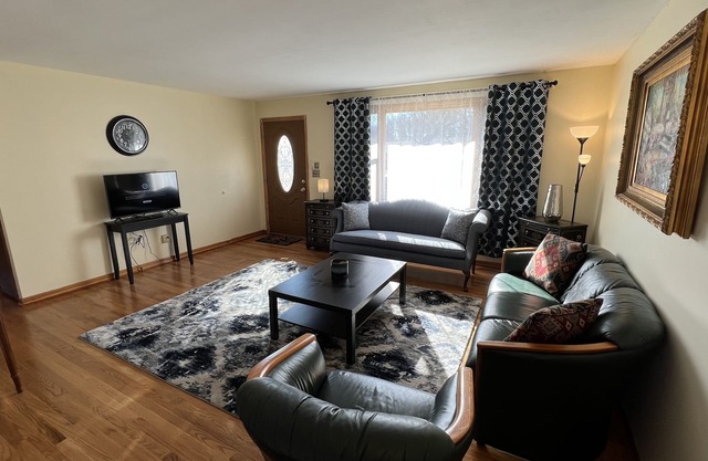 Cosy 3 bedroom house with awesome morning view
