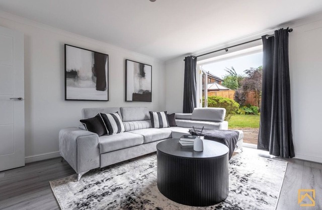 Cosy 5 bedroom house - Central
