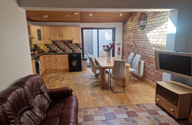 Cosy 5 Bedroom Property near Botanic Avenue - 5-10 Minute Walk from City Centre