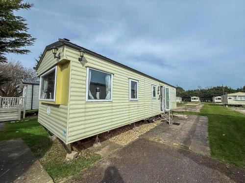 Cosy 8 Berth Caravan Near To Skegness At Southview Holiday Park Ref 33057F