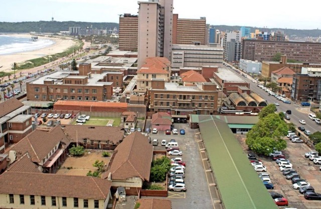 Cosy accommodation ,2 minute from the South Beach Durban .Suitable for families.