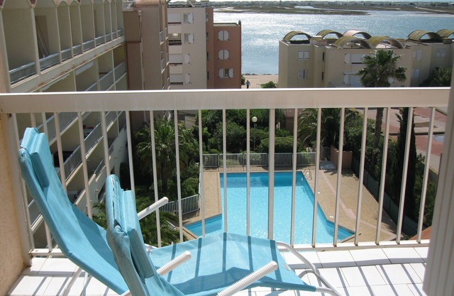 Gruissan T2 - loggia, vue mer, piscine, parking - Plage de Grazel