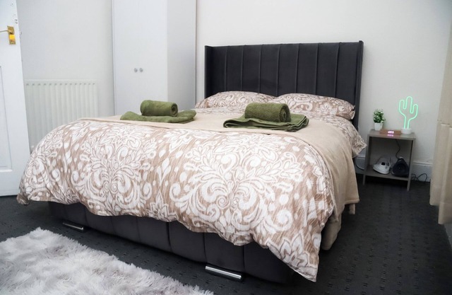 Cosy and get away and stress free stay with us, 5-10 mins away from city centre!