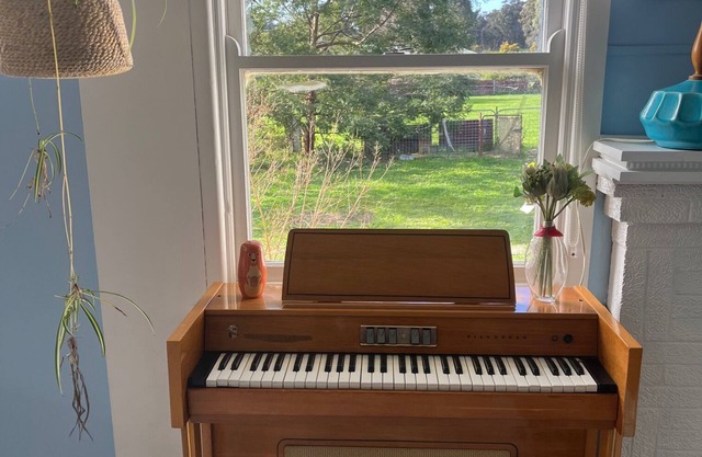 Cosy and historic 2-bedroom apartment. 5kms from Castlemaine. 2kms from Calder.