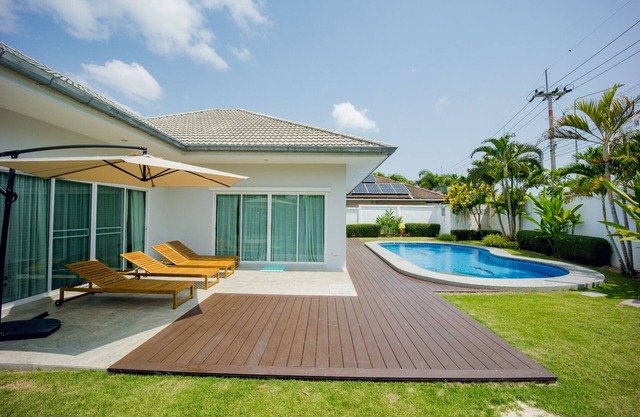 Cosy and relaxing pool villa, 10 min to the beach and shopping. Family friendly.