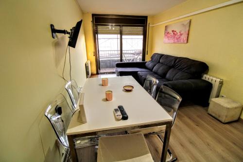 Cosy and Sunny Flat Near Barcelona