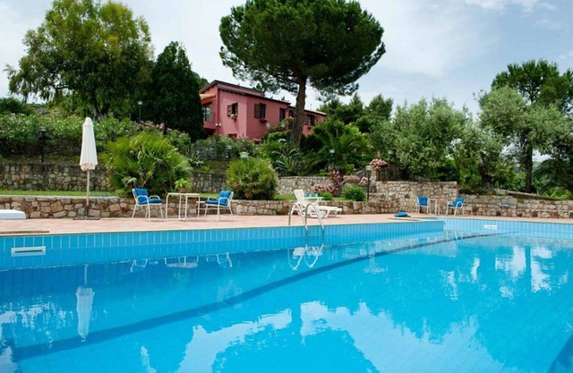 Confortable appartement dans une maison de vacances avec WIFI, climatisation, piscine, TV, patio