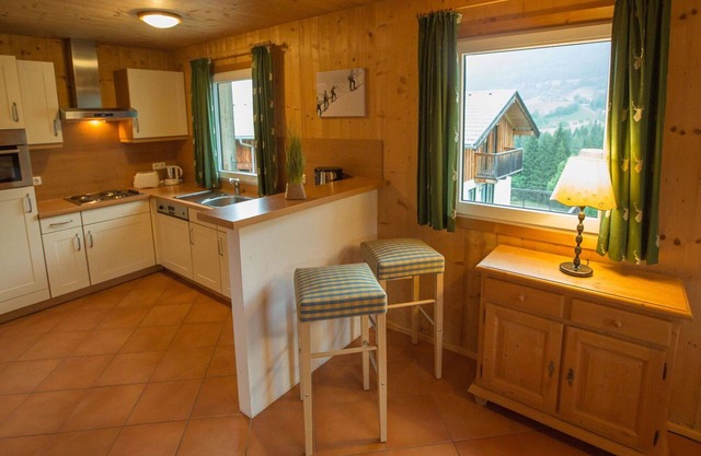 Agréable appartement dans une maison de vacances avec WIFI, piscine, TV, terrasse et parking