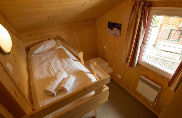 Joli appartement dans une maison de vacances avec WIFI, piscine, TV, terrasse et parking