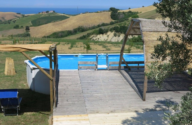 Appartement dans une maison de vacances avec piscine, WIFI, climatisation, bain à remous, TV, patio
