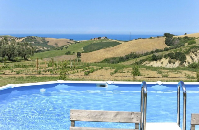 Appartement dans une maison de vacances avec bain à remous, climatisation, WIFI, piscine, TV, patio