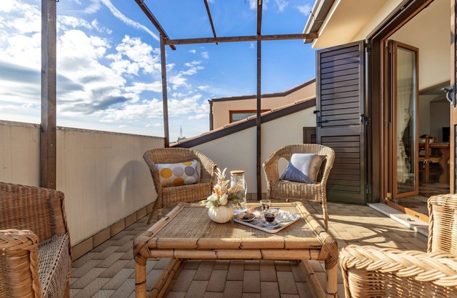 Confortable appartement avec WIFI, climatisation, bain à remous, TV, terrasse et vue panoramique