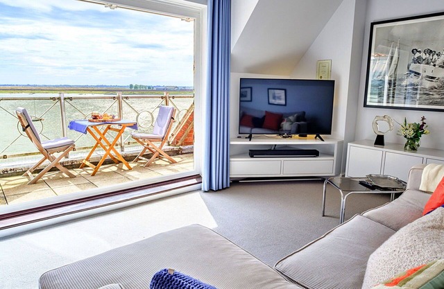 Cosy apartment for 5 people with WIFI, balcony, pets allowed and parking