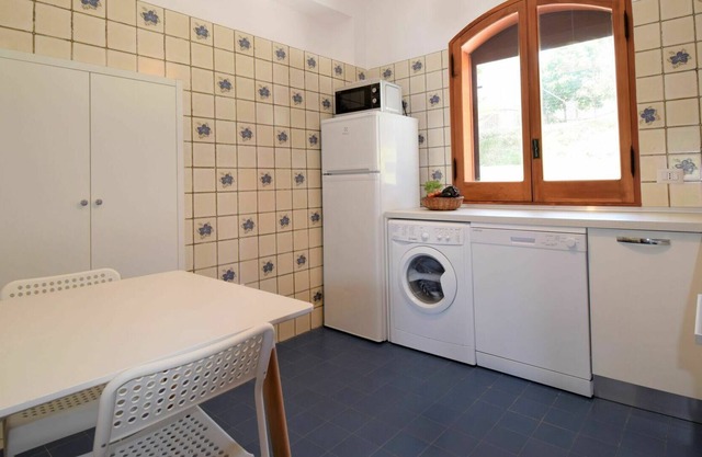Bel appartement pour 3 personnes avec WIFI, TV, animaux admis et parking