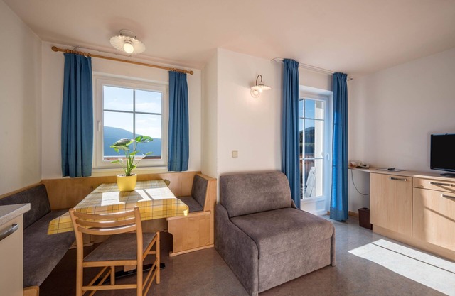 Appartement confortable "Treyer 2 Typ A" avec vue sur montagne, balcon et jardin