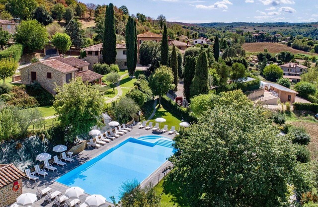 Appartement dans une maison de vacances avec WIFI, climatisation, piscine, TV, patio, parking