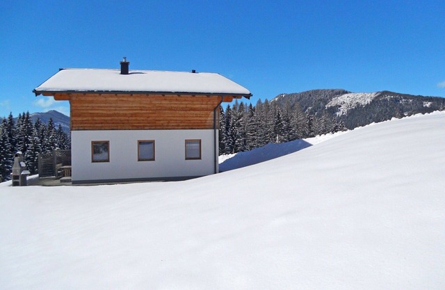 Bel appartement dans une maison de vacances pour 12 personnes avec WIFI, TV, terrasse et parking