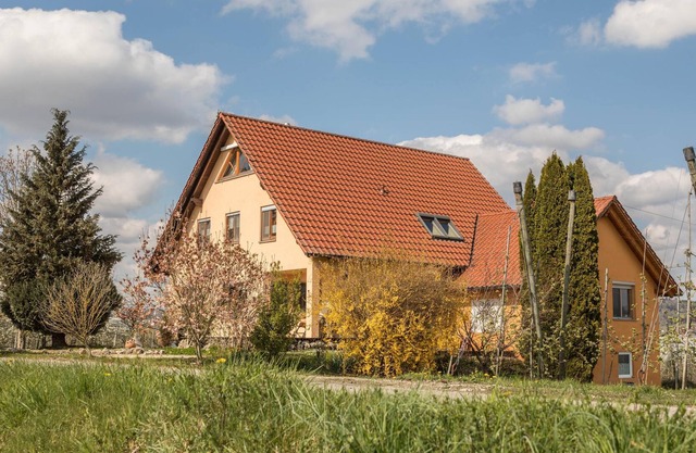 Cosy Apartment "Ferienhof Dachsberg Weitblick" with Shared Garden, Wi-Fi; Parking Available