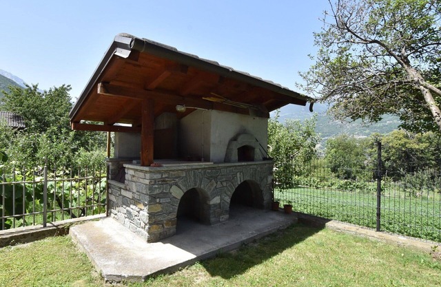 Confortable appartement pour 4 personnes avec WIFI, piscine, TV, terrasse, animaux admis et parking