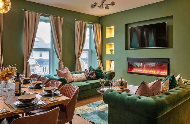 Cosy apartment for 11 guests with WIFI, hot tub, terrace, pets allowed and parking